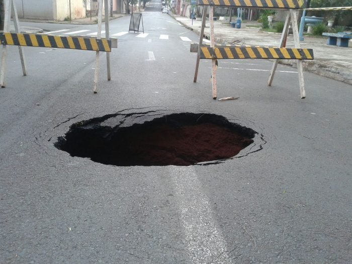 seguro-auto-cobre-dano-causado-por-buraco